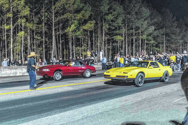Contributed photo
                                Competitors line up on the track at the Dig or Die event.