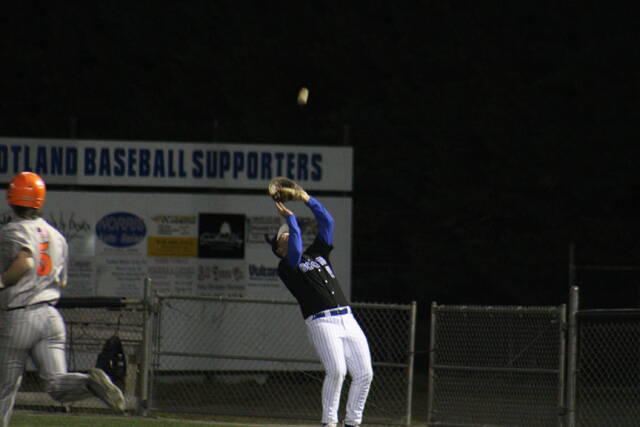 129446852_web1_IMG_0575
Scotland first baseman Turner Bounds catches a pop up during Tuesday nights game against Southern Lee.
Photos| Brandon Hodge/ The Laurinburg Exchange