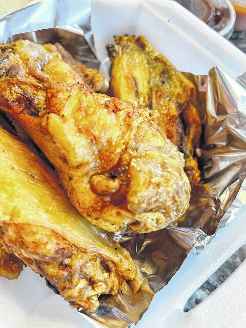 129577261_web1_wing-2
Photos courtesy of Barbara Chavis
Crispy chicken wings and delicious pizza can be found at Maxton Pizza in Laurinburg.