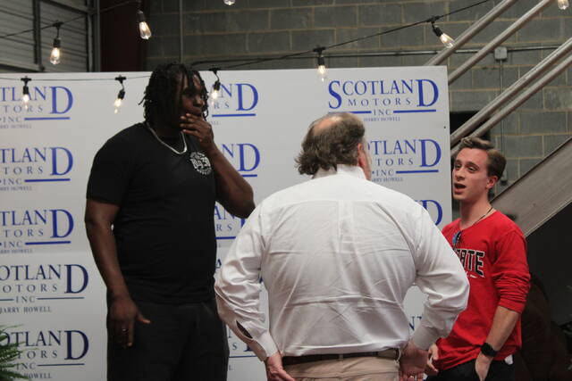 NC State basketball player D.J. Burns Jr. (left), Lee Howell (center) and a meet and greet attendee (left) have a discussion during Tuesdays meet and greet event.
                                 Brandon Hodge | The Laurinburg Exchange