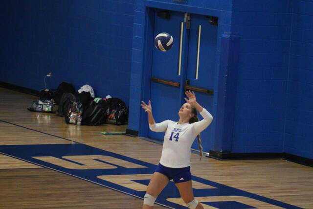 Scotlands Madison Dixon serves the ball during Thursdays match against Hoke County.
                                 Brandon Hodge | The Laurinburg Exchange