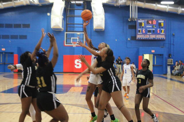 130207151_web1_IMG_7299
Scotlands Alicia McClain (with ball) puts up a floater over several Marlboro County players during Saturdays Battle of the Border rivalry game in Laurinburg.
Brandon Hodge | The Laurinburg Exchange