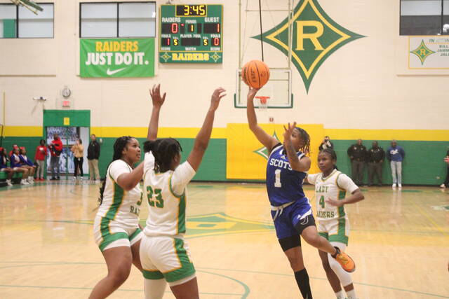 Scotlands Morgan Thompson (1) shoots over Richmonds Makailah Jackson (50) and Jamyia Lindsey (23) during Fridays game in Rockingham.
Brandon Hodge | The Laurinburg Exchange