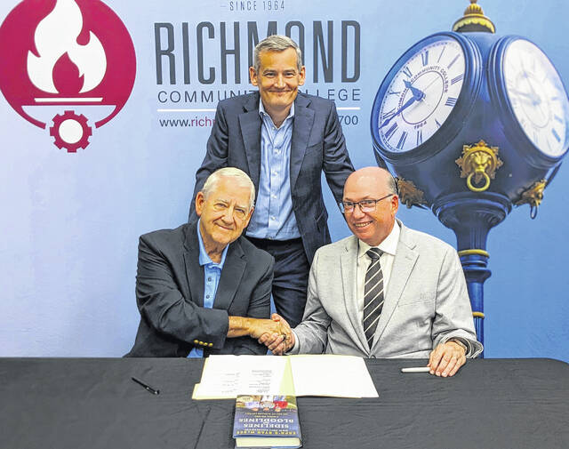 130890192_web1_McGee-Signing
Jerry McGee shakes the hand of Dale McInnis, president of Richmond Community College, after signing an agreement to establish an endowment in memory of his wife, Hannah Covington McGee. Son Sam, standing, was also present for the signing.
Courtesy photo | RCC