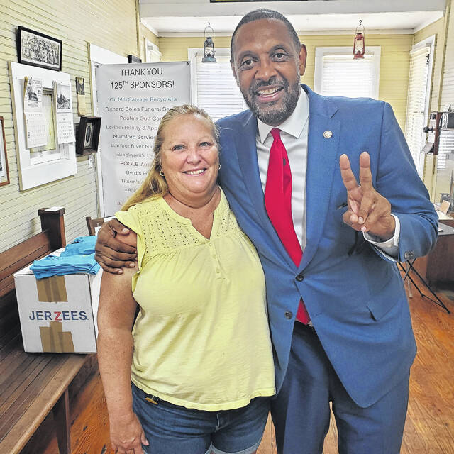 130953342_web1_VickieLeechVernonJones
Former Georgia state representative Vernon Jones met with Gibson Museum director Vicki Leach recently to tour the museum.
Courtesy photo