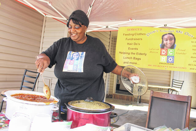 131150456_web1_IMG_3738
Farrah Monroe mixes chili that she plans to serve to those hungry throughout her community. Monroe is the founder of Dont Count Me Out, which focuses on assisting those who are homeless.
Tomeka Sinclair | The Laurinburg Exchange