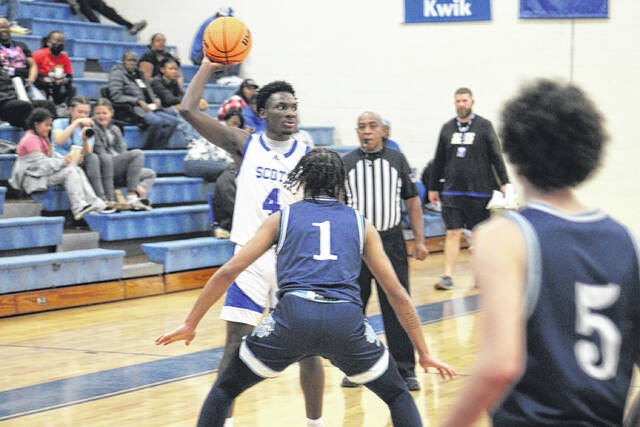 131258031_web1_IMG_3139
Dajuan Gibson (4) looks to move the ball on offense during Scotlands win over Union Pines on Friday night at Scotland High School. Gibson led the Scots in scoring with 27 points.
Andrew Smolar | The Laurinburg Exchange