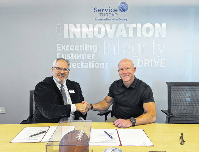 131381399_web1_Service-Thread_Barbee_Todd
Richmond Community College President Brent Barbee and Service Thread CEO Jay Todd sign the paperwork that will secure funding for customized training for Service Thread employees.
Courtesy photo | RichmondCC