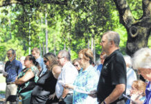 
			
				                                St. Andrews University alumni on Monday organized a memorial service, remembering the legacy of St. Andrews University.
                                 Tomeka Sinclair | The Laurinburg Exchange

			
		