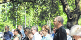 
			
				                                St. Andrews University alumni on Monday organized a memorial service, remembering the legacy of St. Andrews University.
                                 Tomeka Sinclair | The Laurinburg Exchange

			
		