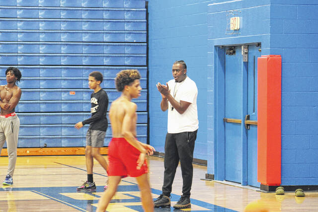 131608777_web1_IMG_7501
Jarvis Cobb energizes players during his first practice as head coach for the Fighting Scots.
Travis Petty Jr| The Laurinburg Exchange