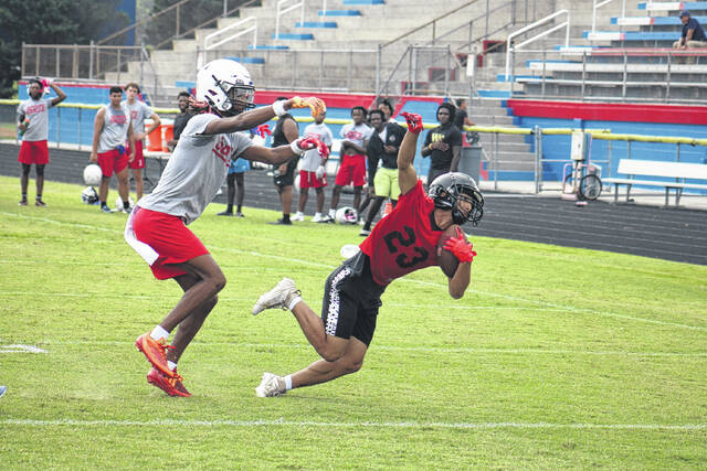 131636289_web1_IMG_8085
Donte McCall shoves a Hoke County player to the ground during seven-on-seven scrimmage.
Travis Petty Jr | The Laurinburg Exchange