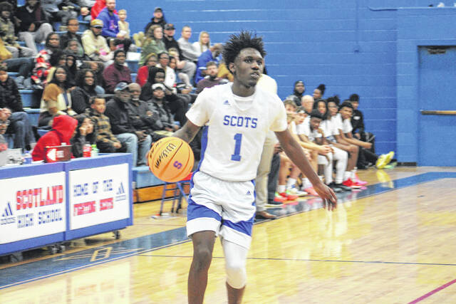131989928_web1_IMG_2871
Senior Zaymon Gibson (1) handles the ball, finishing with 22 points against the Richmond Raiders on Dec. 9, 2025.
Travis Petty Jr | The Laurinburg Exchange