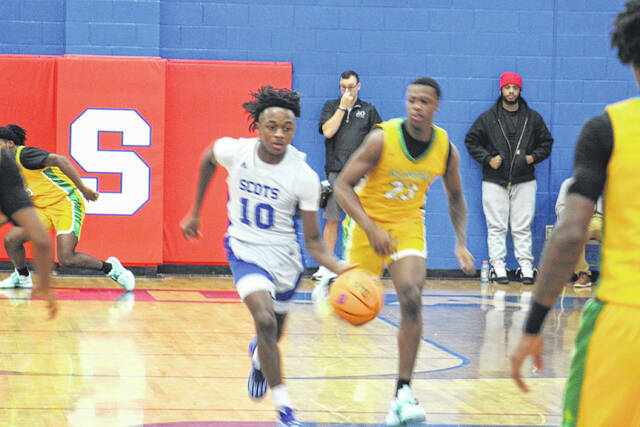 <p>Sophomore Nazire’ Campbell (10) on the fast break, finishing with 10 points against the Richmond Raiders on Dec. 9, 2025. </p>
<p>Travis Petty Jr | The Laurinburg Exchange</p>