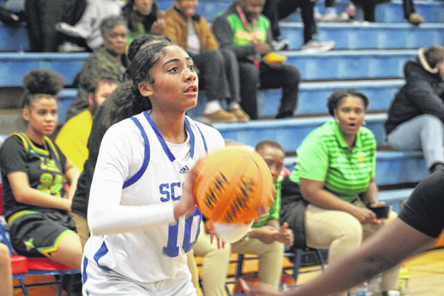 <p>Freshman Nevaeh Lewis (10) prepares to take a shot against Richmond on Dec. 9, 2025. </p>
<p>Travis Petty Jr | The Laurinburg Exchange</p>