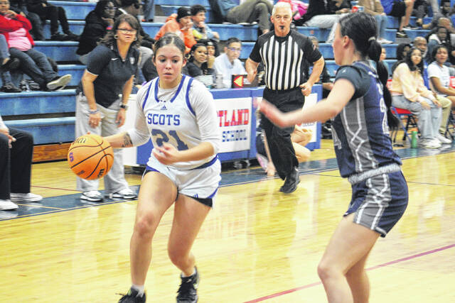 Scotland sophomore Haydynn Lowery (21) works to get past a Purnell Swett defender on Feb. 6, 2026.
Travis Petty Jr | The Laurinburg Exchange