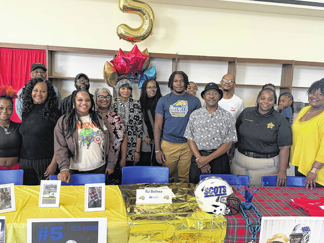 RJ Bethea, center, poses with family after signing his letter of intent on March 27, 2026.